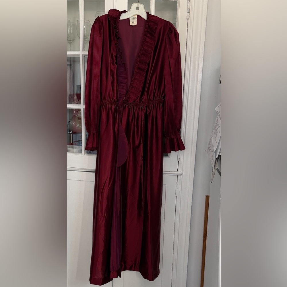 Gilligan & O'Malley Vintage Deep Red Long Sleeve Dressing Robe S